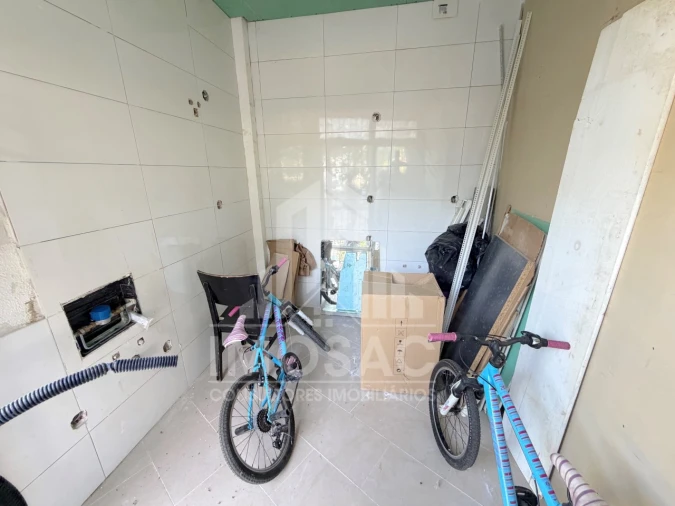 Loja para Arrendamento em Santo António dos Cavaleiros e Frielas Foto 6