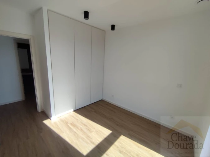 Apartamento T2 para Venda em Santo Antonio dos Olivais Foto 11