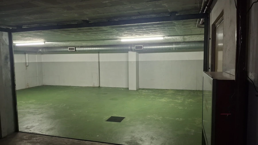 Garagem para Venda em Cidade da Maia Foto 2