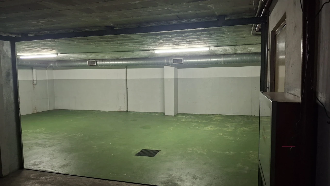 Garagem para Venda em Cidade da Maia Foto 2