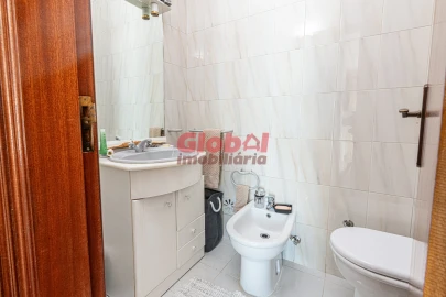 Moradia T4 para Venda em Rio de Loba