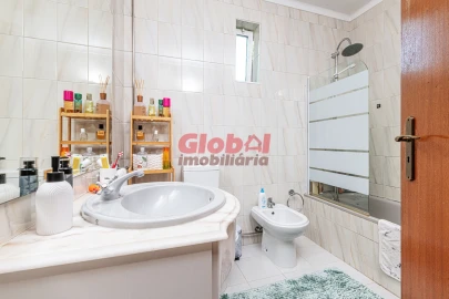 Moradia T4 para Venda em Rio de Loba