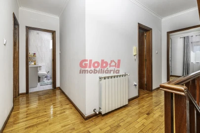 Moradia T4 para Venda em Rio de Loba