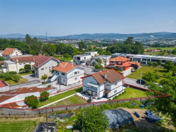 Moradia T5 para Venda em Soutelo