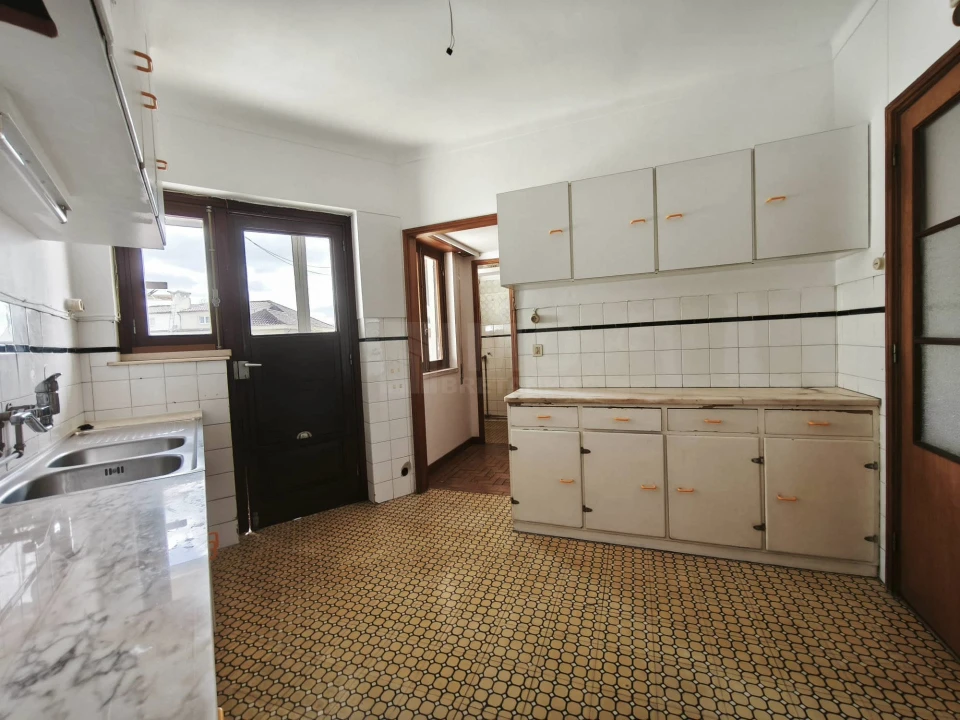 Apartamento T4 para Venda em Santo Antonio dos Olivais Foto 6