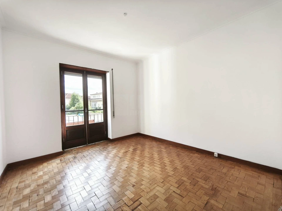 Apartamento T4 para Venda em Santo Antonio dos Olivais Foto 17