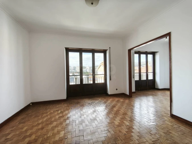 Apartamento T4 para Venda em Santo Antonio dos Olivais Foto 2