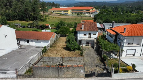 Moradia T4 para Venda em Lousã e Vilarinho