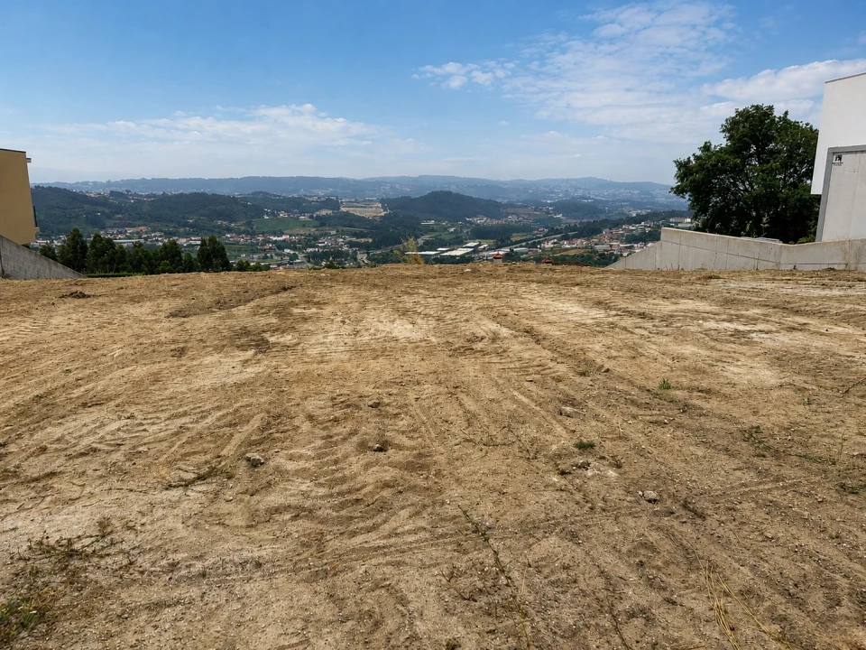 Terreno para Venda em Figueiras e Covas Foto 1