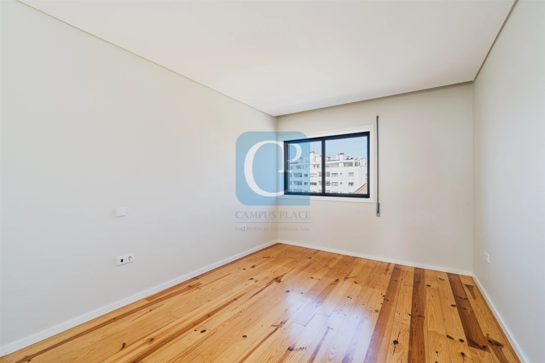 Apartamento T3 para Arrendamento em Pedrouços Foto 10
