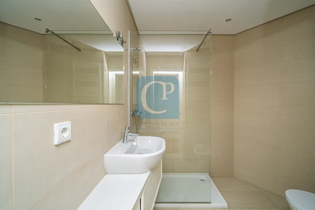 Apartamento T3 para Arrendamento em Pedrouços Foto 12