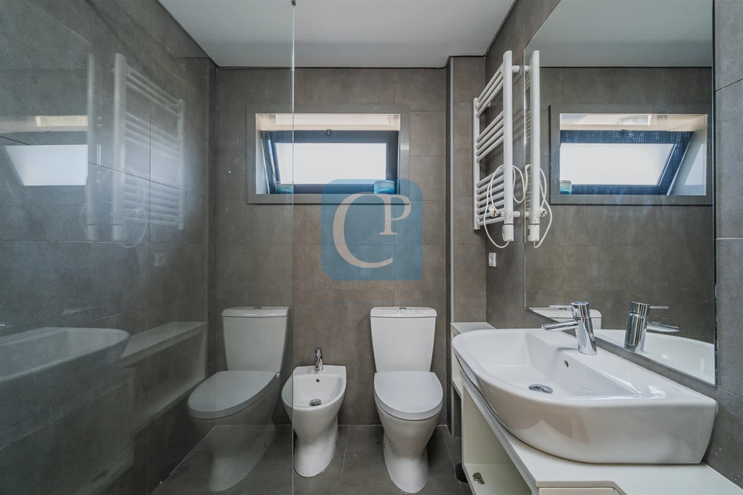 Apartamento T3 para Arrendamento em Pedrouços Foto 14