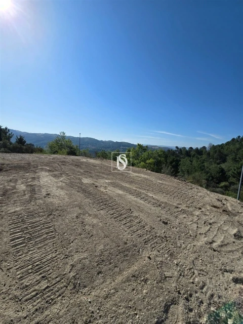 Terreno para Venda em Campelo e Ovil