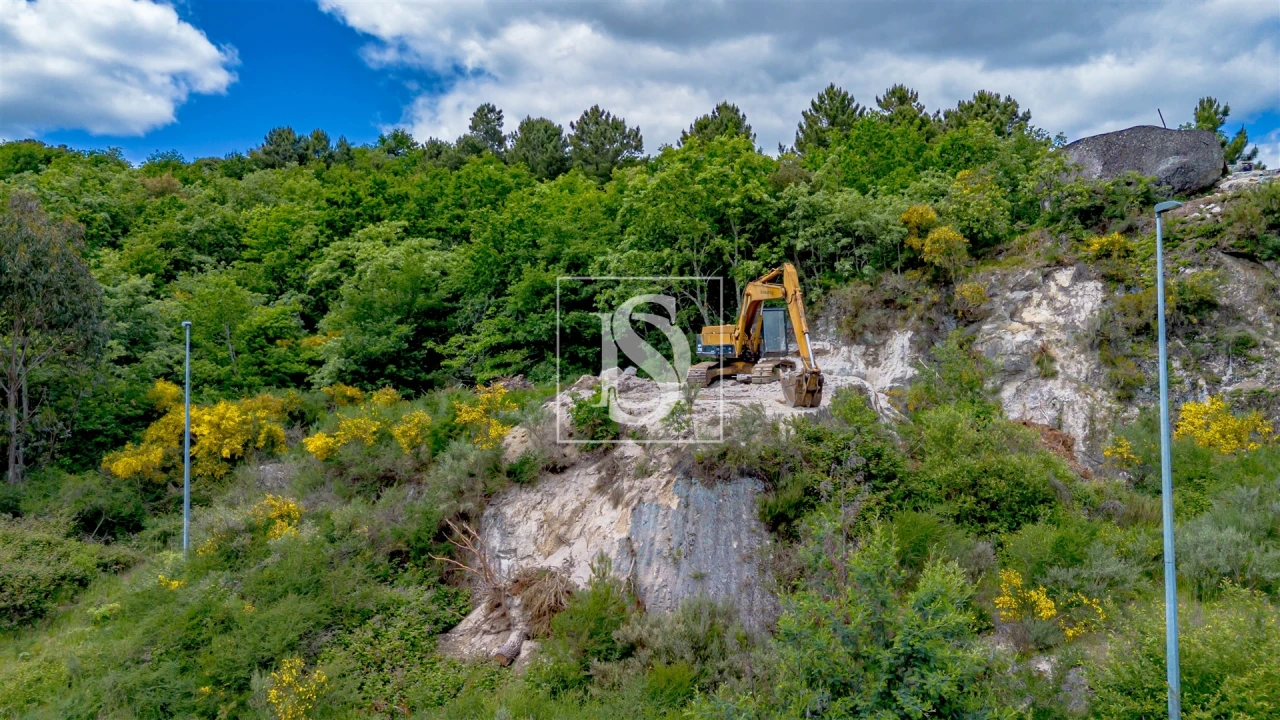 Terreno para Venda em Campelo e Ovil Foto 1