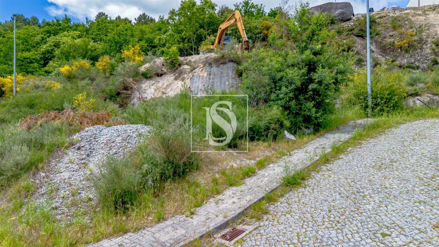 Terreno para Venda em Campelo e Ovil Foto 2