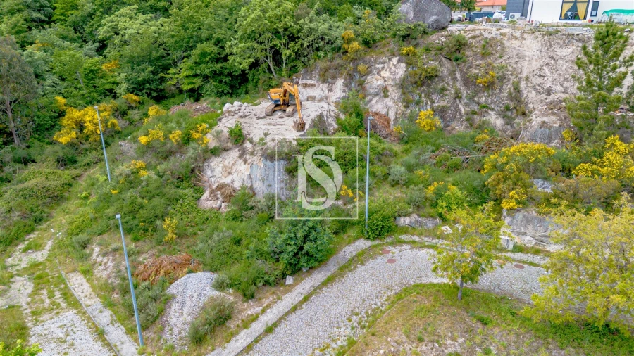 Terreno para Venda em Campelo e Ovil Foto 3
