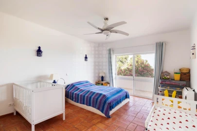 Moradia T3 para Venda em Santa Barbara de Nexe