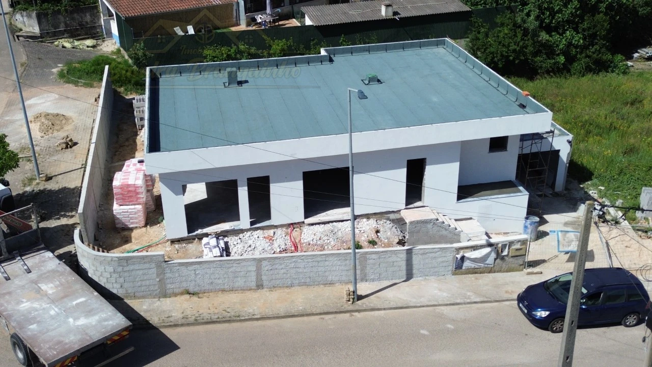 Moradia T3 para Venda em Maxial e Monte Redondo Foto 1