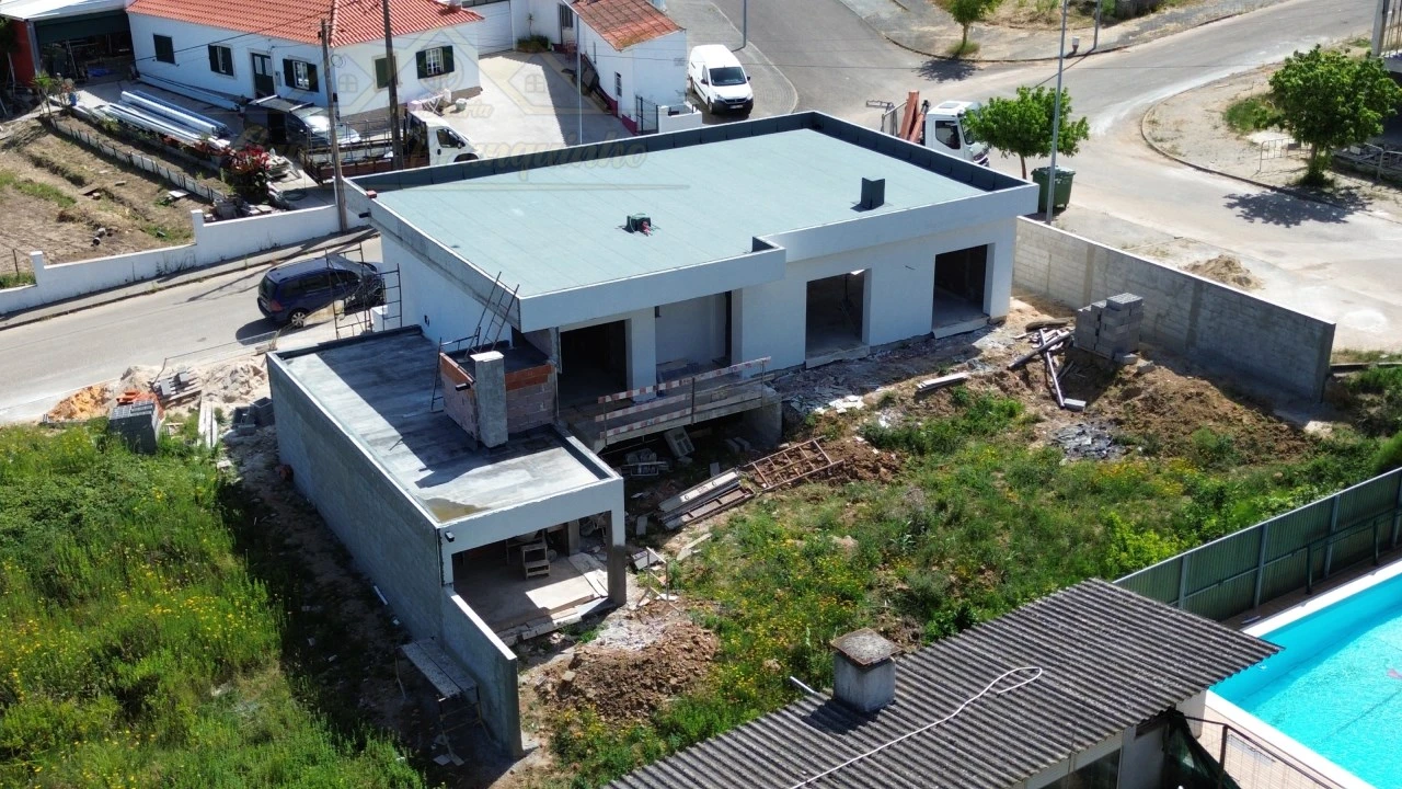 Moradia T3 para Venda em Maxial e Monte Redondo Foto 2