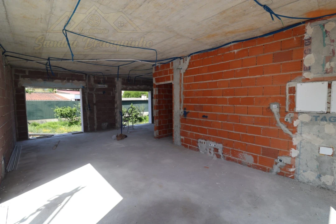 Moradia T3 para Venda em Maxial e Monte Redondo Foto 40