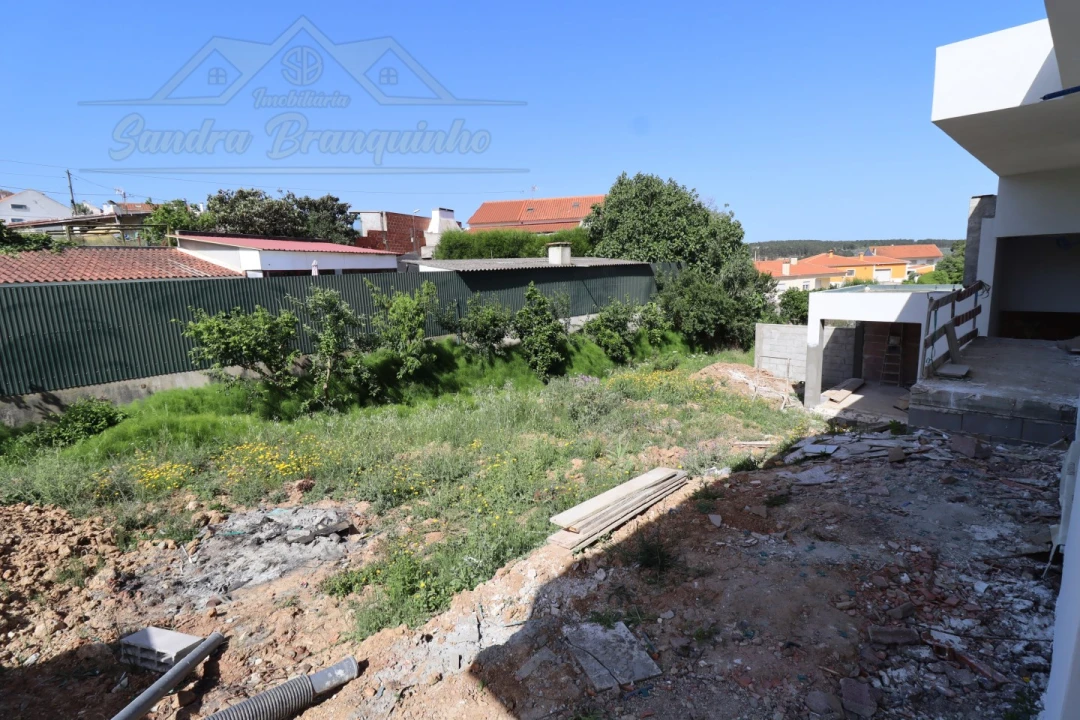 Moradia T3 para Venda em Maxial e Monte Redondo Foto 45