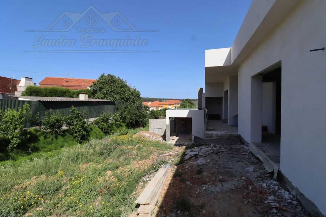 Moradia T3 para Venda em Maxial e Monte Redondo Foto 46