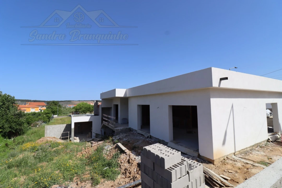 Moradia T3 para Venda em Maxial e Monte Redondo Foto 49
