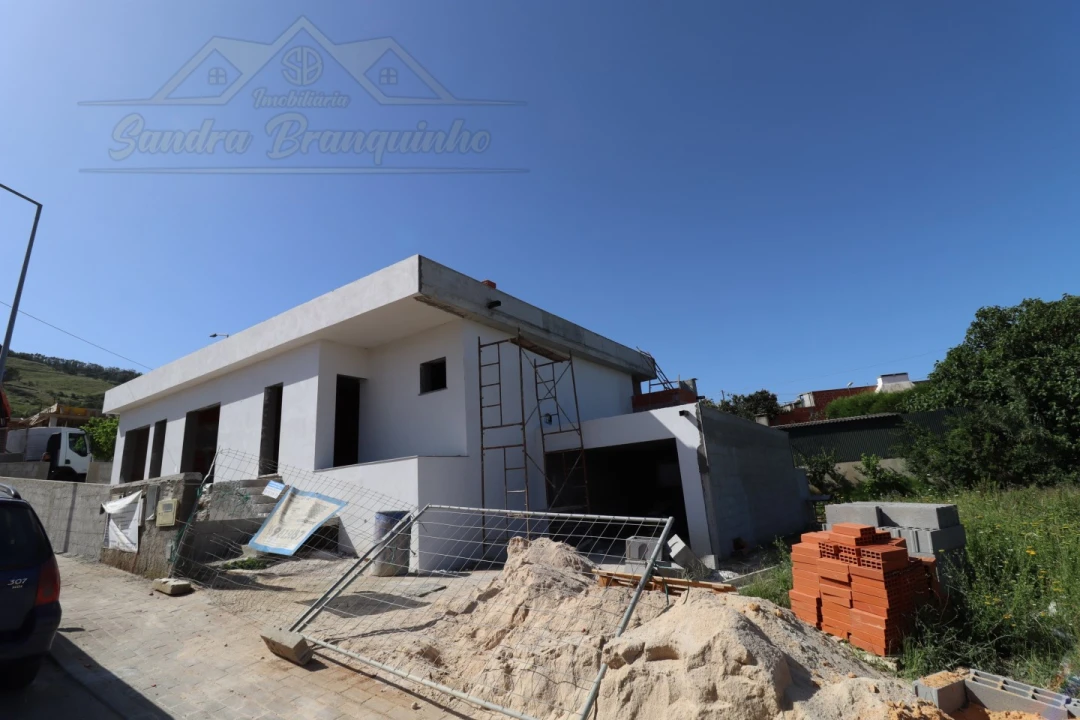 Moradia T3 para Venda em Maxial e Monte Redondo Foto 51