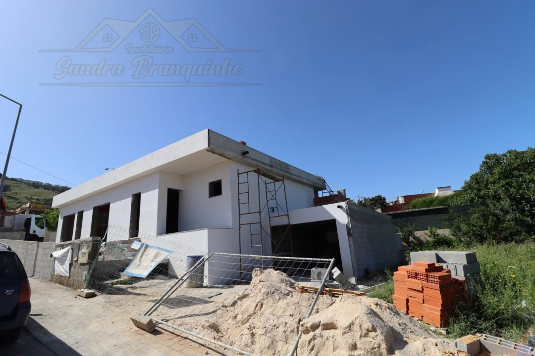 Moradia T3 para Venda em Maxial e Monte Redondo Foto 52