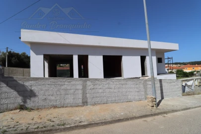 Moradia T3 para Venda em Maxial e Monte Redondo
