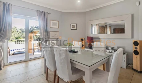 Moradia T4 para Venda em Santa Barbara de Nexe