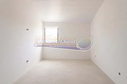 Moradia T2 para Venda em Castanheira do Ribatejo e Cachoeiras