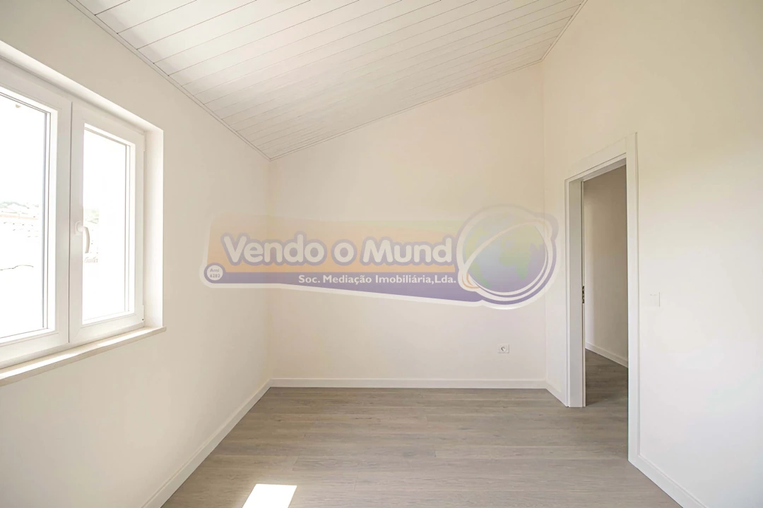Moradia T3 para Venda em Castanheira do Ribatejo e Cachoeiras Foto 11