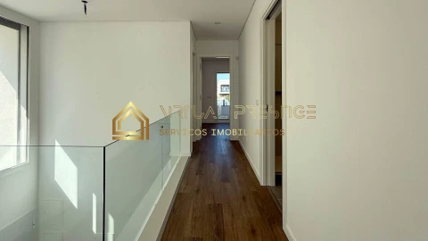 Moradia T4 para Venda em Corroios