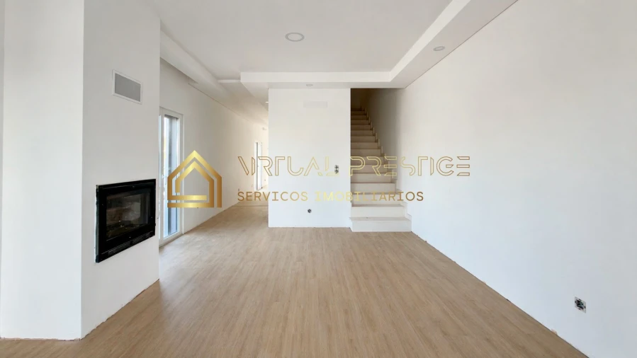 Moradia T4 para Venda em Fernao Ferro Foto 2