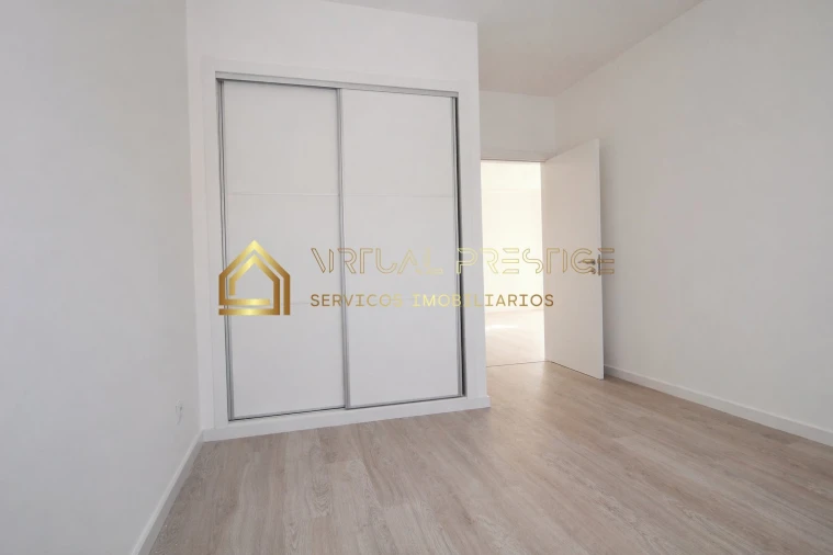 Moradia T4 para Venda em Fernao Ferro Foto 14