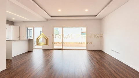 Moradia T4 para Venda em Fernao Ferro