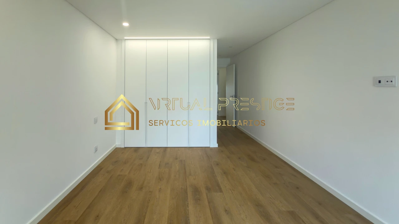 Apartamento T3 para Venda em Charneca de Caparica e Sobreda Foto 17
