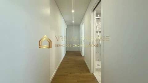 Apartamento T3 para Venda em Charneca de Caparica e Sobreda