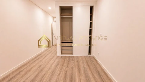 Apartamento T2 para Venda em Charneca de Caparica e Sobreda