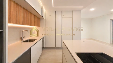 Apartamento T1 para Venda em Charneca de Caparica e Sobreda
