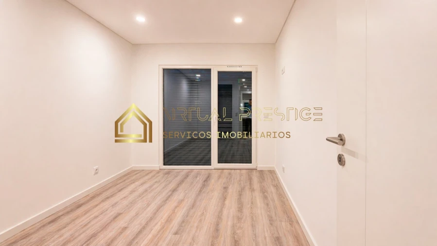Apartamento T1 para Venda em Charneca de Caparica e Sobreda Foto 8