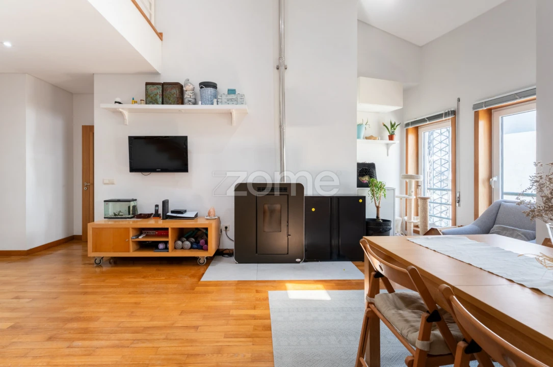 Apartamento T3 para Venda em Cedofeita, Santo Ildefonso, Sé, Miragaia, São Nicolau e Vitória Foto 1