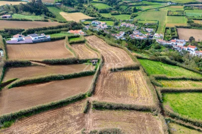 Terreno para Venda em Ribeira Grande (Conceição)