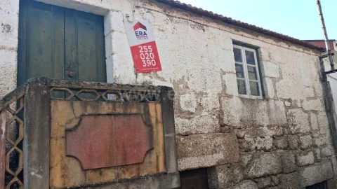 Moradia T1 para Venda em Santa Cruz do Douro e São Tomé de Covelas