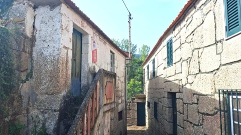 Moradia T1 para Venda em Santa Cruz do Douro e São Tomé de Covelas