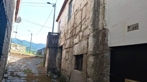 Moradia T1 para Venda em Santa Cruz do Douro e São Tomé de Covelas