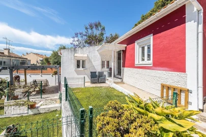 Moradia T6 para Venda em Algés, Linda-A-Velha e Cruz Quebrada-Dafundo