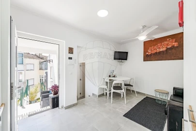 Moradia T6 para Venda em Algés, Linda-A-Velha e Cruz Quebrada-Dafundo
