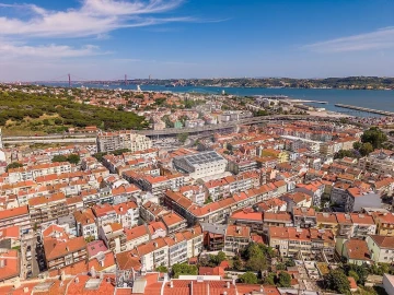 Moradia T6 para Venda em Algés, Linda-A-Velha e Cruz Quebrada-Dafundo